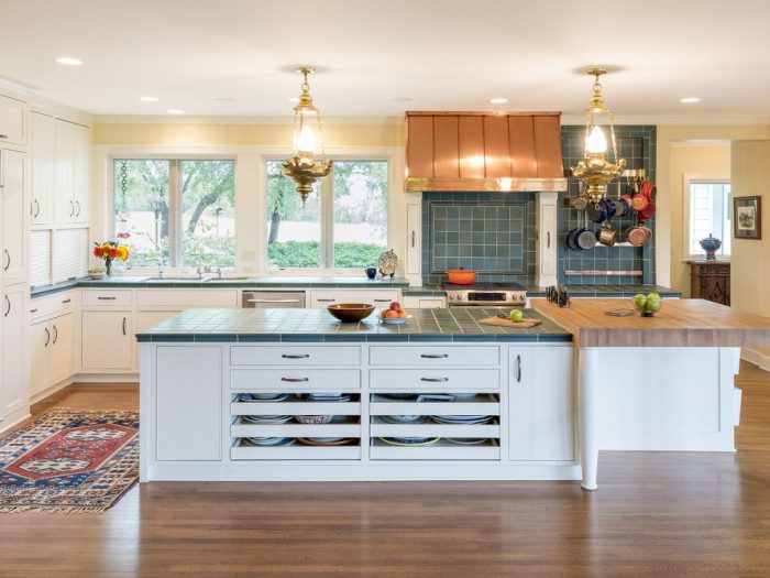 COCINA DE AZULEJOS AZULES - Metrocuadrado